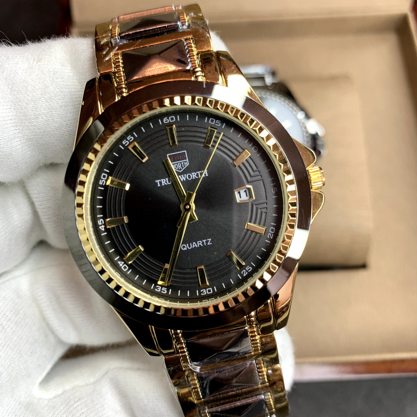 "TrueWorth Diamond-Cut Watch: Elegance Redefined"