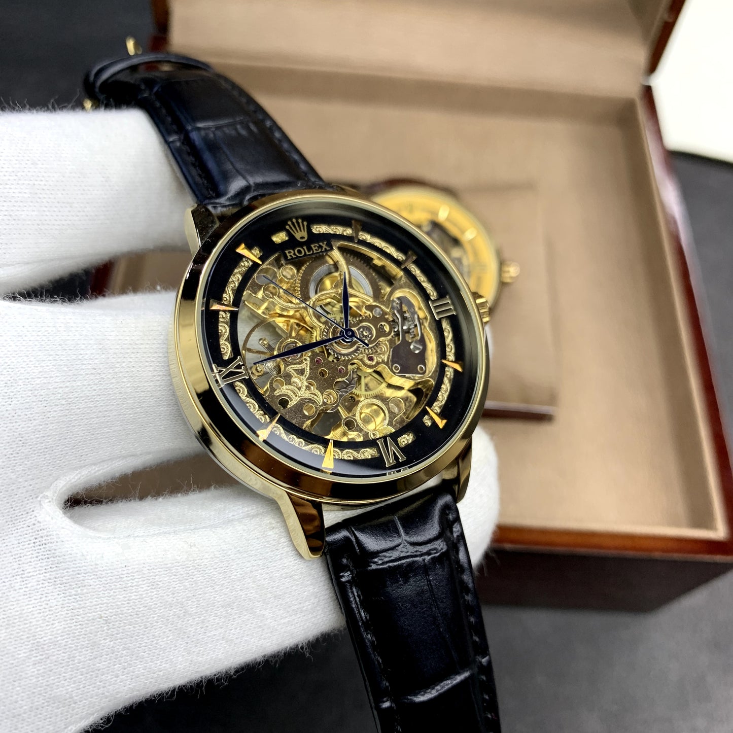 "Elegant Skeleton Automatic Watch – Mechanical Precision in Motion"