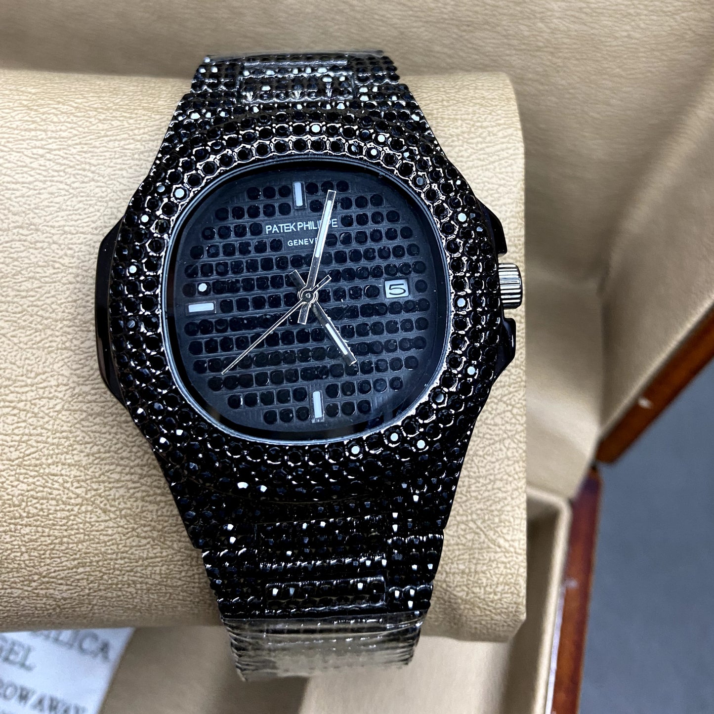 Patek Philippe Men’s Iced Out Watch – High-End Luxury Timepiece